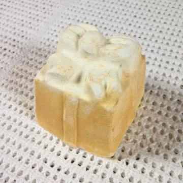 Golden Wonder Bath Bomb